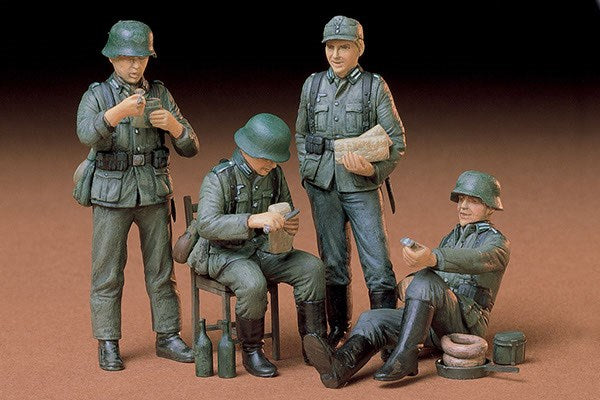 1/35 German Soldiers at Rest