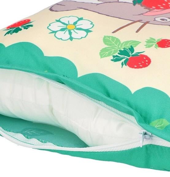 MY NEIGHBOR TOTORO - Totoro Strawberry - Pillow 28x39cm