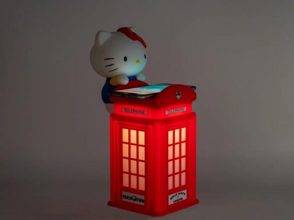 HELLO KITTY - London Cabine - Wireless Charger & USB - 10inch