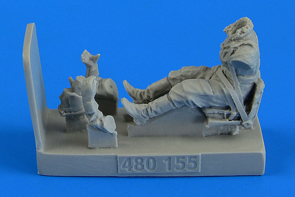 Soviet Woman Gunner WWII with seat for Po-2 for ICM