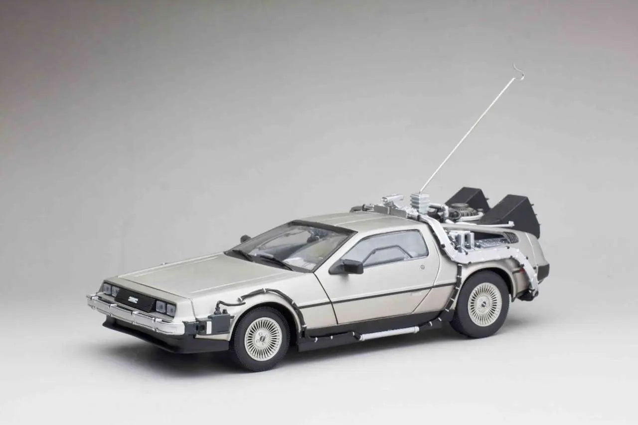 BACK TO THE FUTURE  DE LOREAN DIE-CAST 1:18 SCALE MODEL