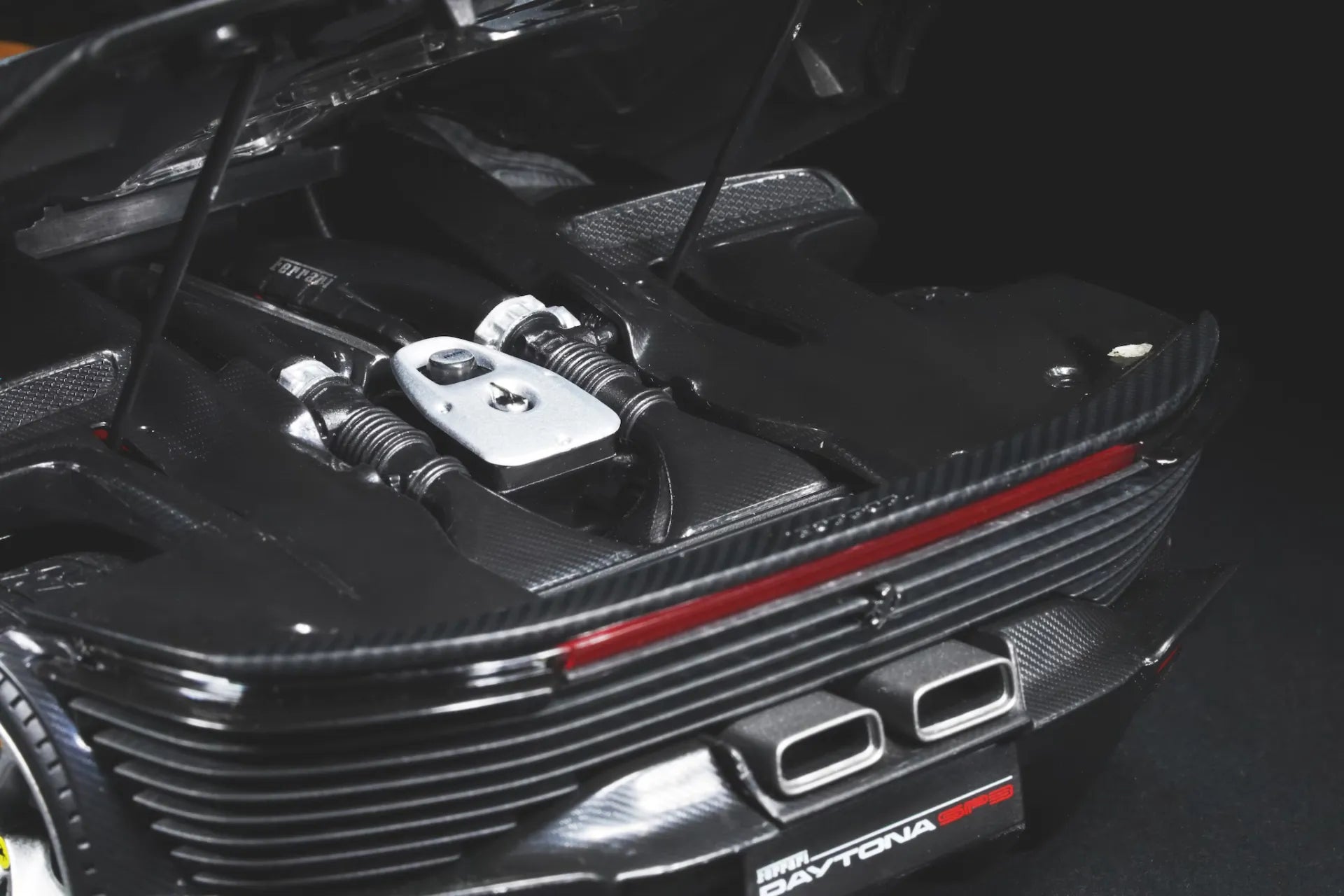 FERRARI DAYTONA SP3 50TH ANNIVERSARY CARBON FIBER SPECIAL LIVERY LTD EDITION - 1:18 DIECAST MODEL