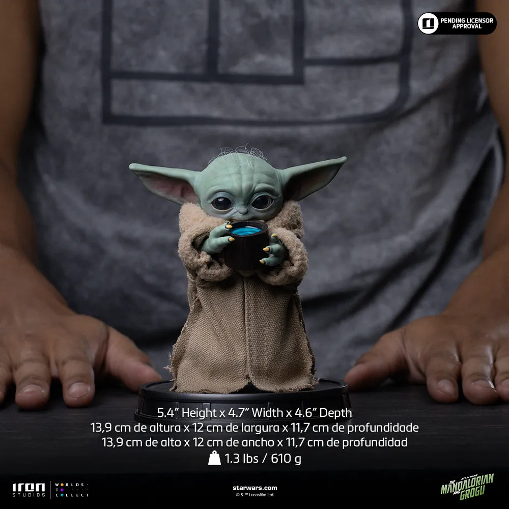 MANDALORIAN & GROGU MOVIE GROGU ALWAYS HUNGRY 1/4 LEGACY STATUE
