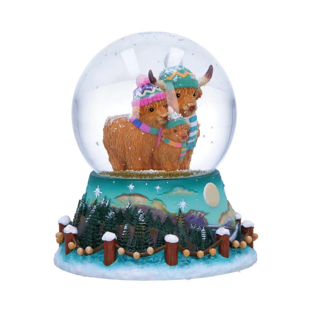 WINTER HIGHLAND COW SNOW GLOBE