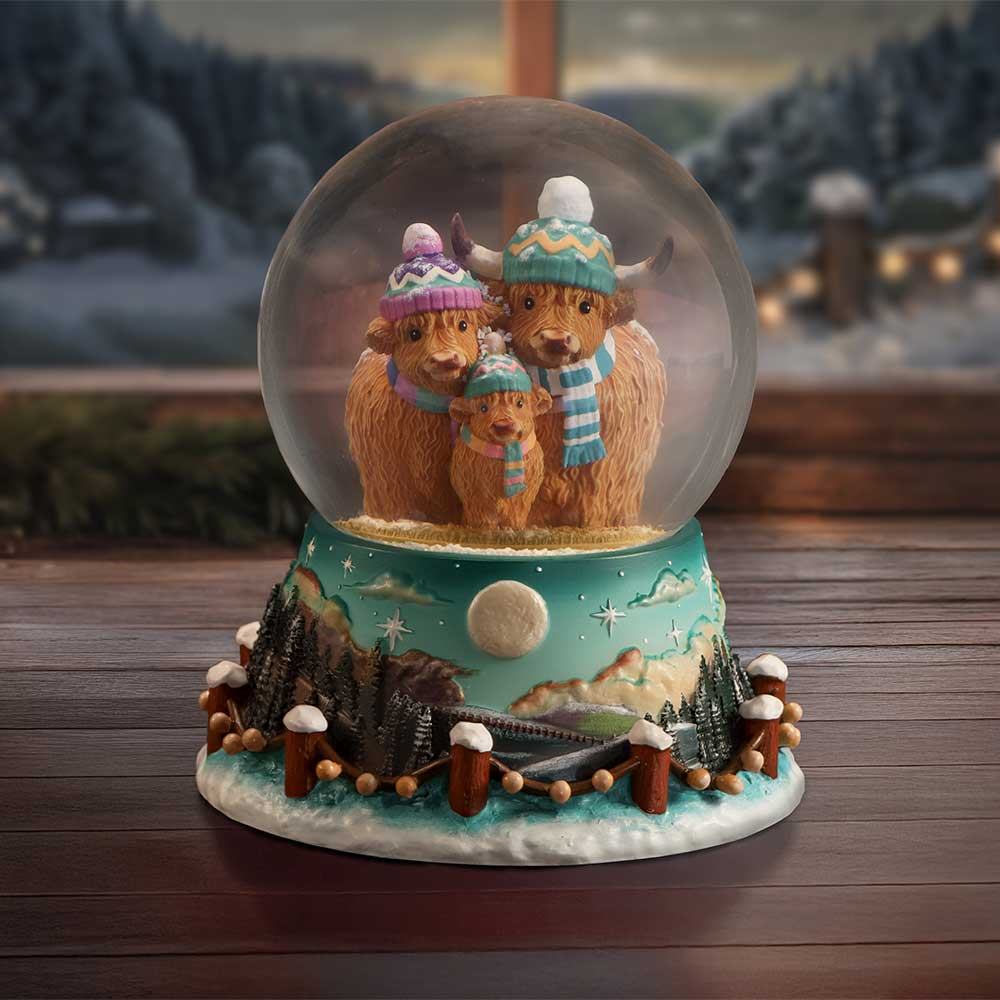 WINTER HIGHLAND COW SNOW GLOBE