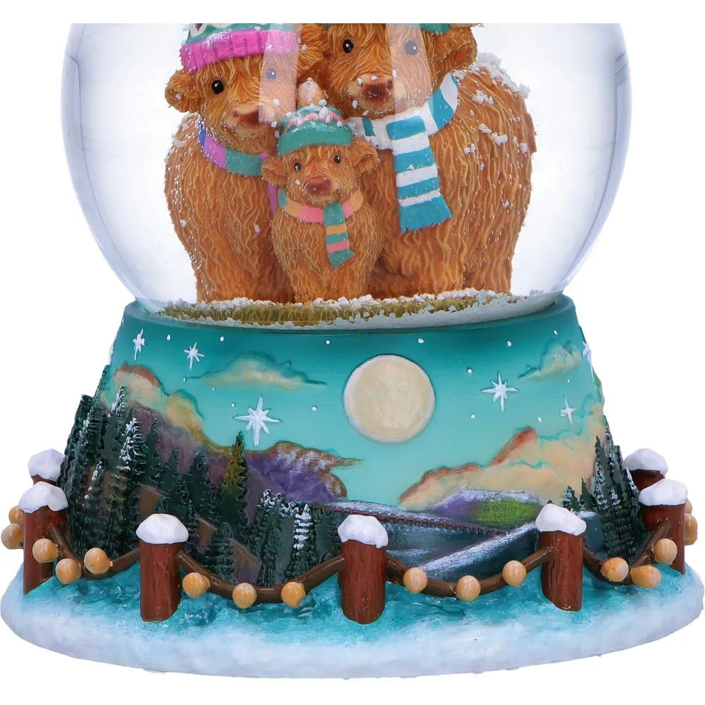 WINTER HIGHLAND COW SNOW GLOBE