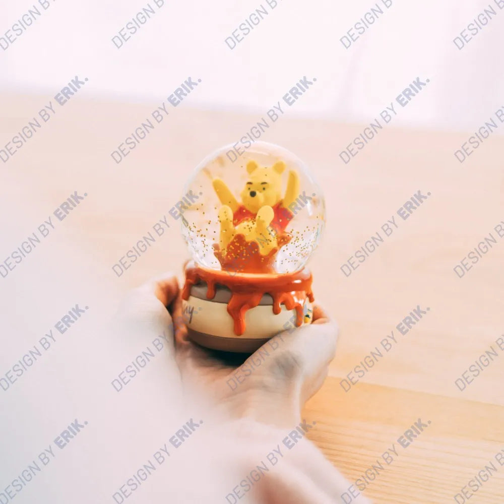 DISNEY WINNIE THE POOH SNOWGLOBE