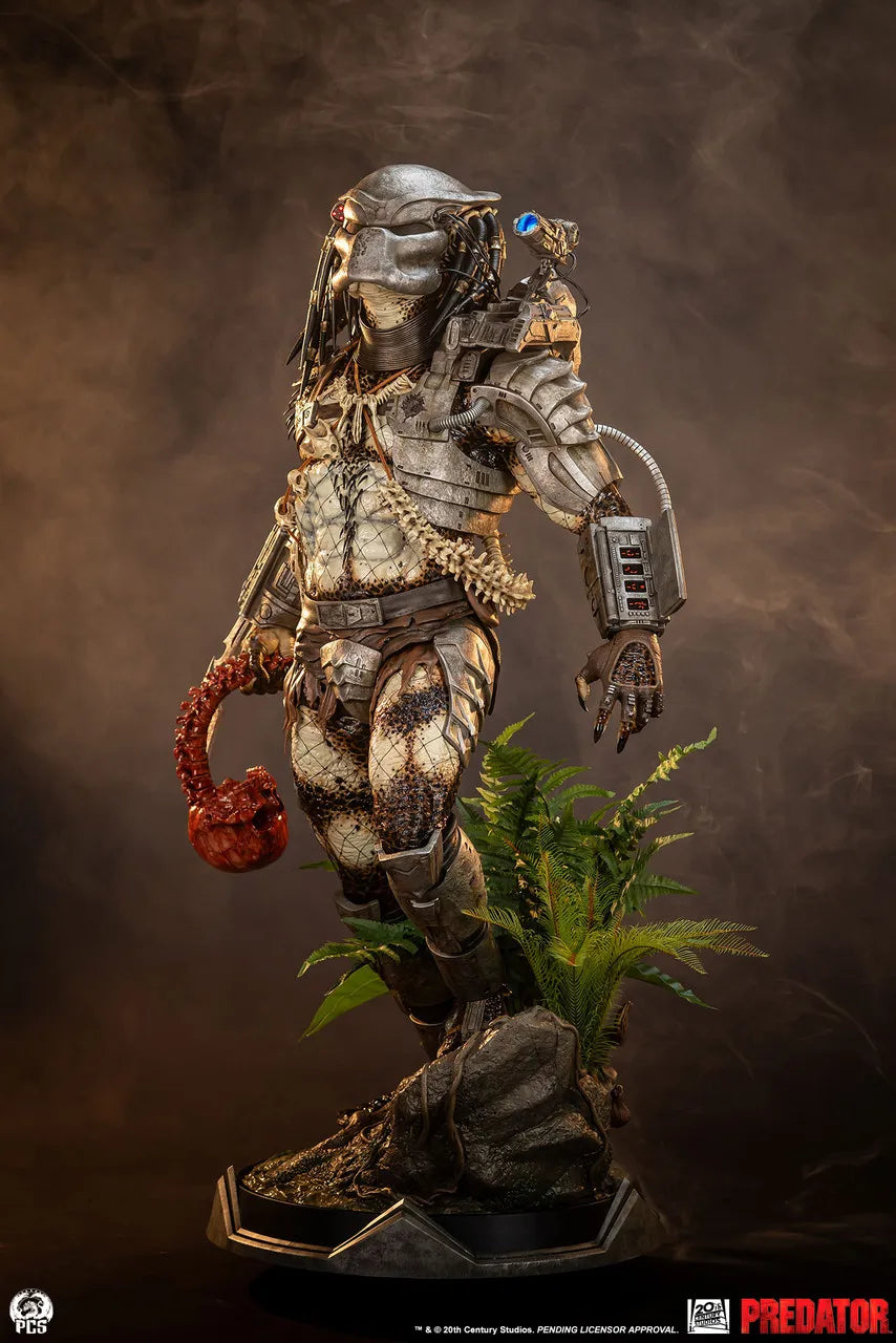 PREDATOR 1:2 SCALE STATUE