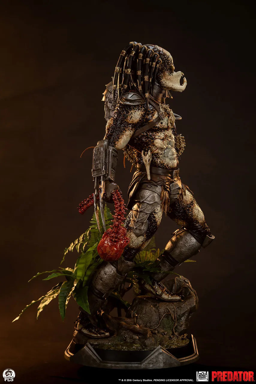 PREDATOR 1:2 SCALE STATUE
