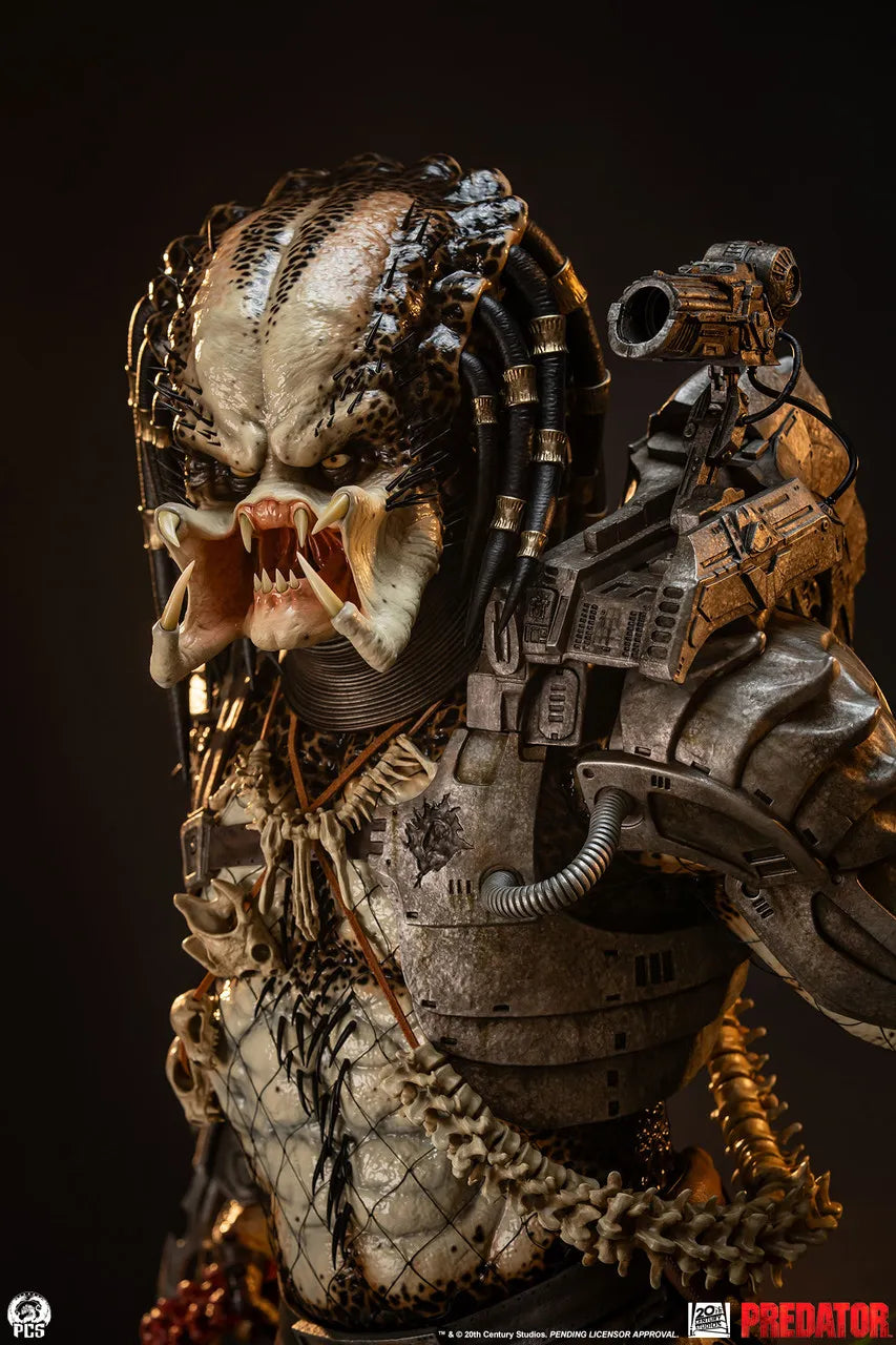PREDATOR 1:2 SCALE STATUE