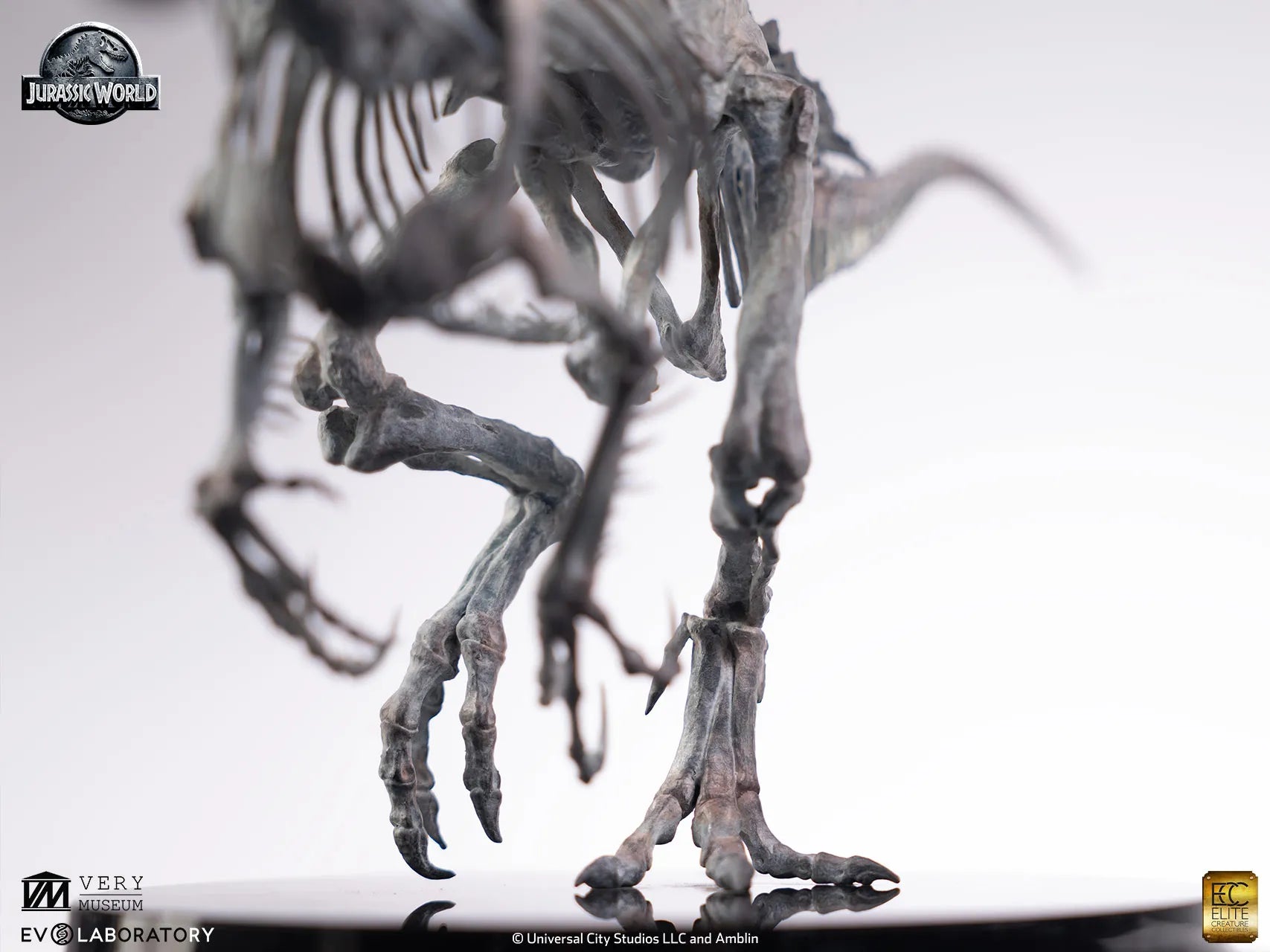 JURASSIC WORLD INDOMINUS REX SKELETON BRONZE 1/24 SCALE