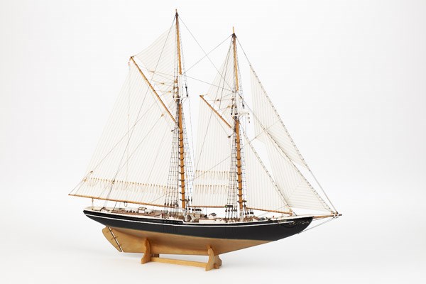 1:100 Bluenose II -Wooden hull