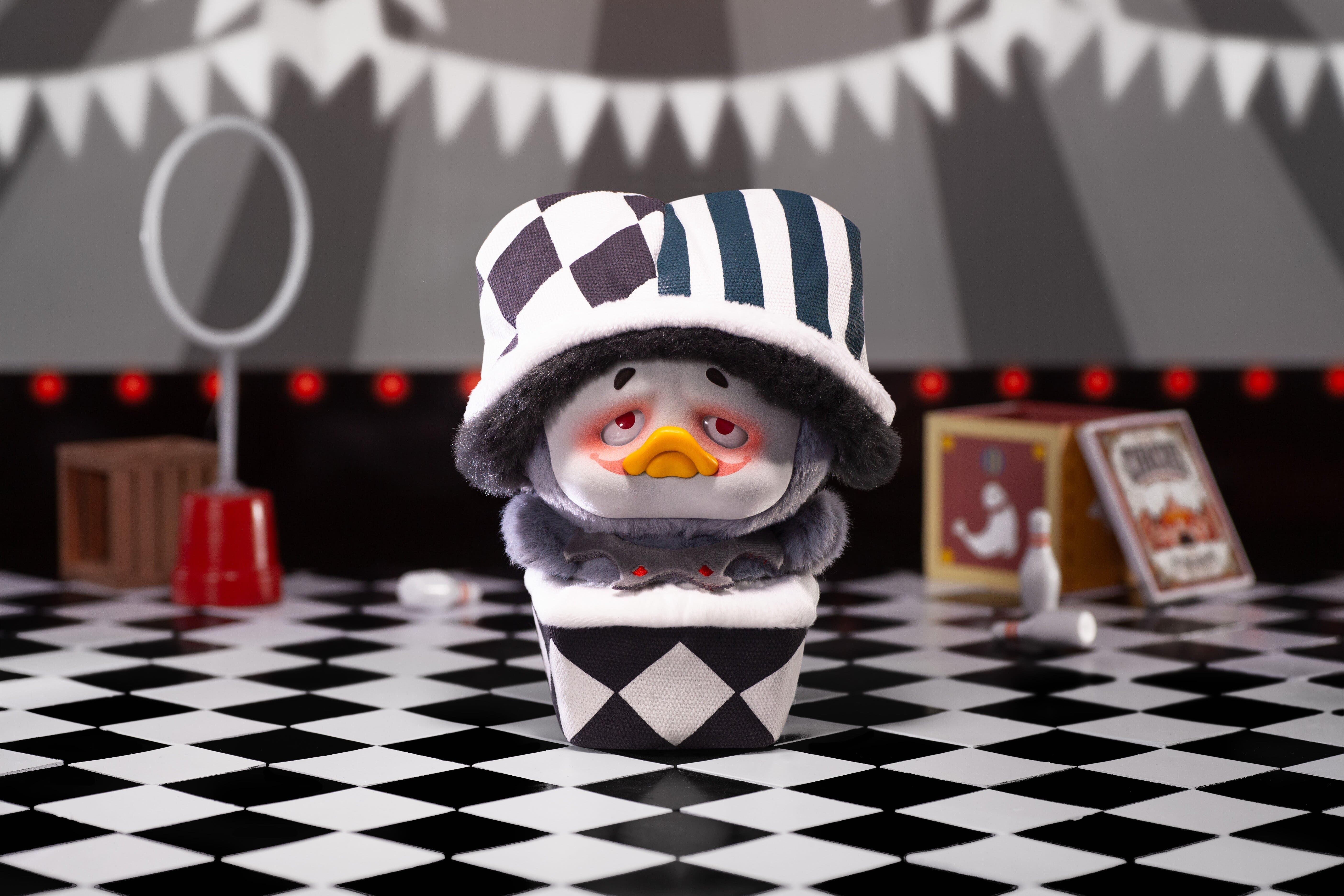 UPSETDUCK - Crazy Circus - Display of 6 Ducks 17cm - Mystery Box