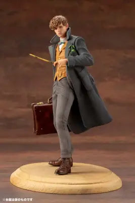 FB CRIMES GRINDELWALD SCAMANDER ARTFX+