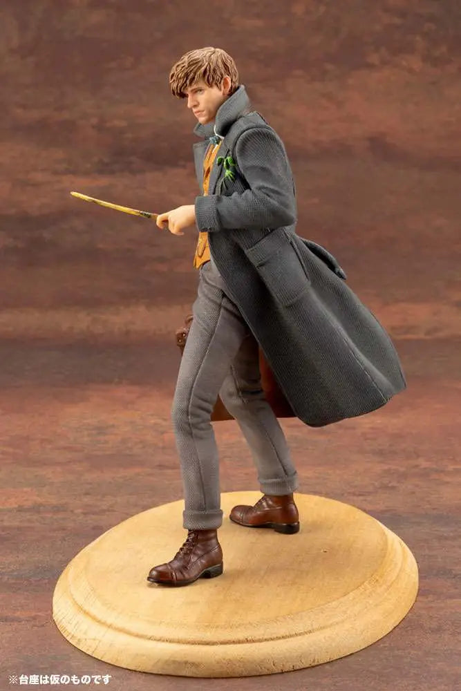 FB CRIMES GRINDELWALD SCAMANDER ARTFX+
