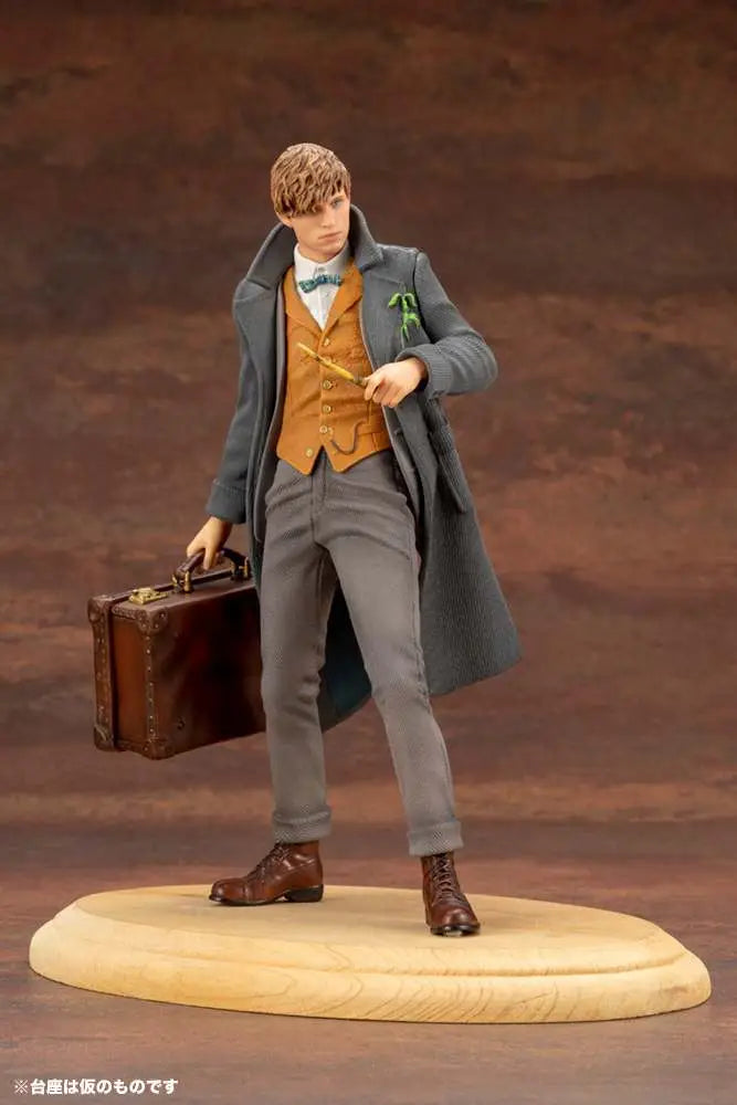 FB CRIMES GRINDELWALD SCAMANDER ARTFX+