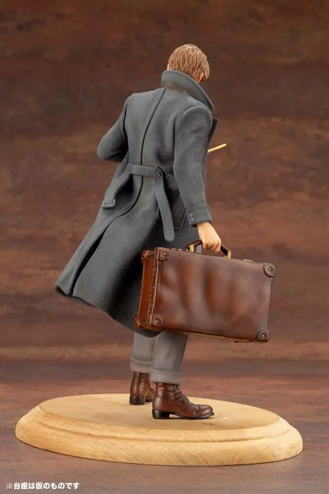 FB CRIMES GRINDELWALD SCAMANDER ARTFX+