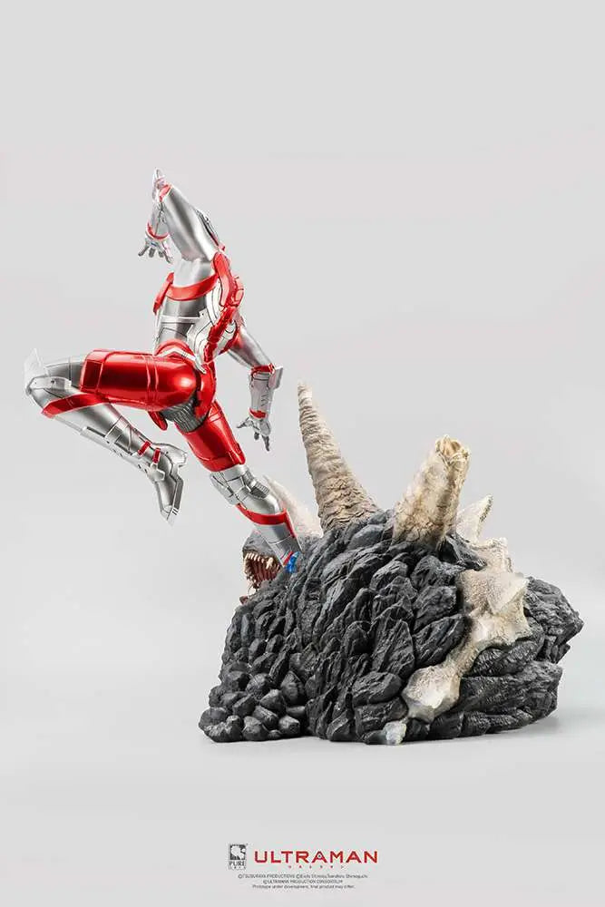 ULTRAMAN VS BLACK KING 1/4 STATUE