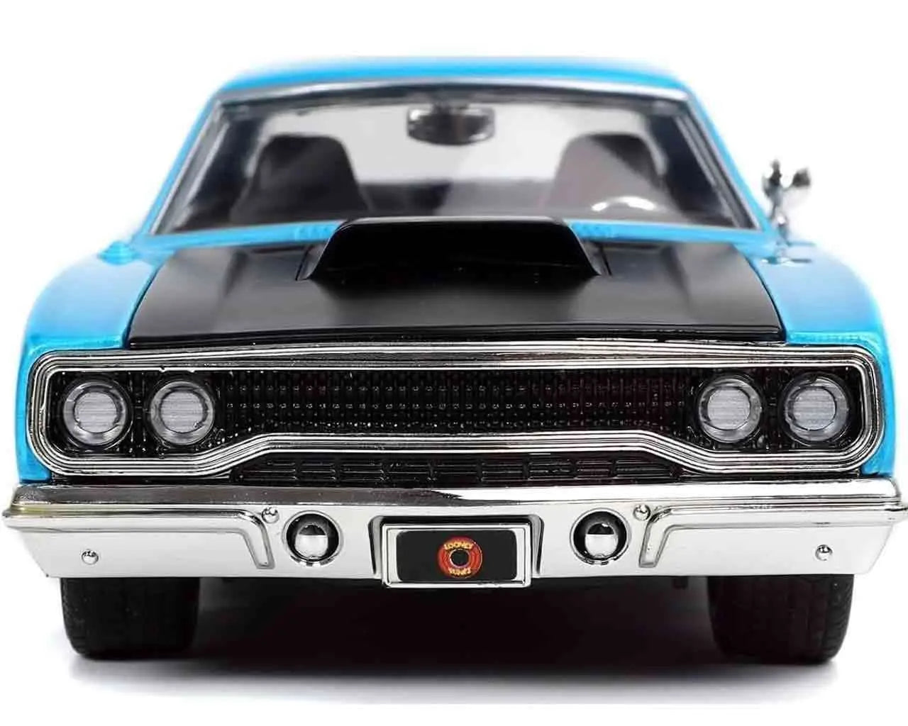 Looney Toones - 1970 Playmouth Roadrunner with Wile E. Coyote - 1:24 Die-Cast Model