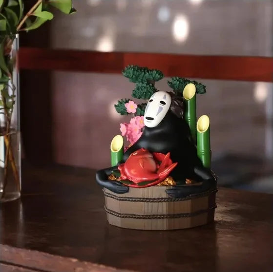 SPIRITED AWAY - No Face Golden Bucket & Bamboos - Diorama 18cm