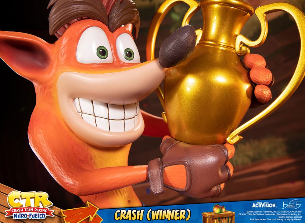 CRASH BANDICOOT - Crash Team Racing Crash Winner - Statue 46cm