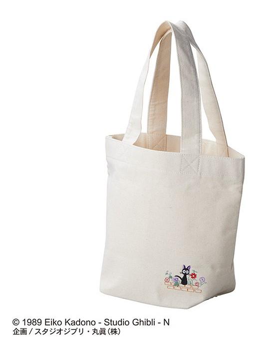 KIKI'S DELIVERY SERVICE - Jiji in middle flowers - Tote bag 26x32x15cm