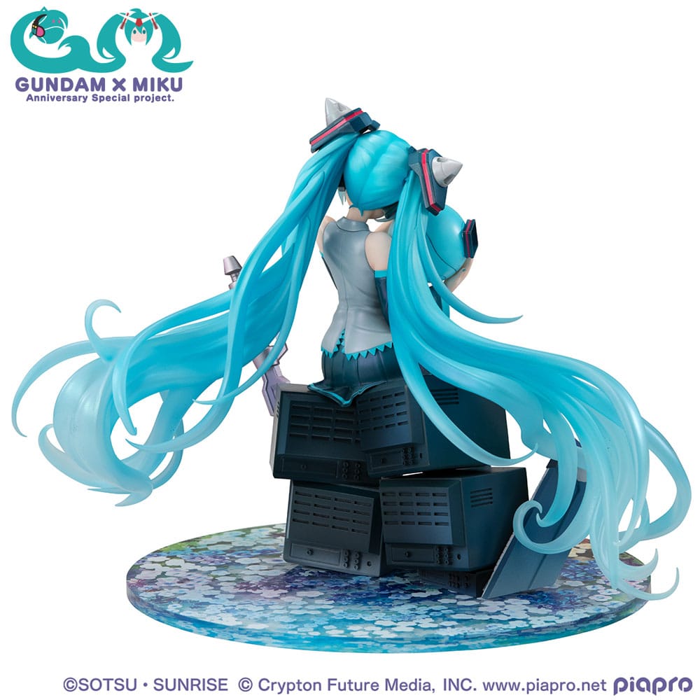 GUNDAM X HATSUNE MIKU - 45th Anniversary - Statue Lucrea 17cm