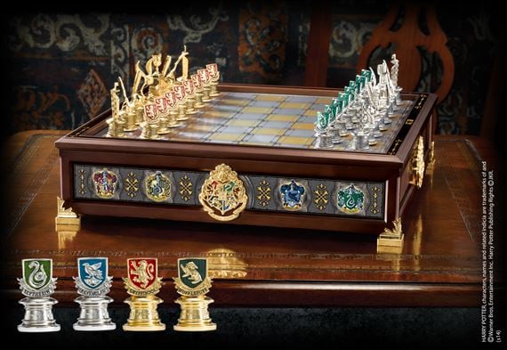 HARRY POTTER - Quidditch Chess Set