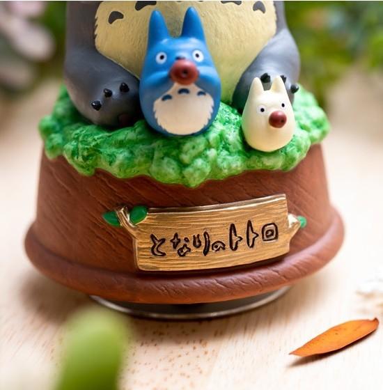 MY NEIGHBOR TOTORO - Totoro play the ocarina - Big musical statue
