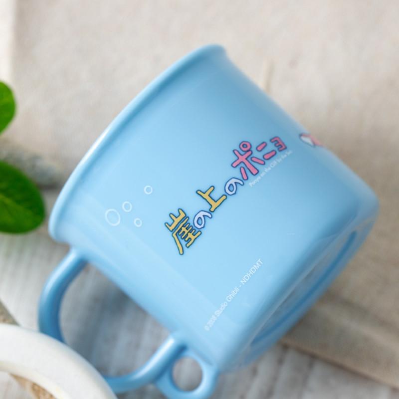 PONYO SUR LA FALAISE - Ponyo dans la mer - Mug 200ml