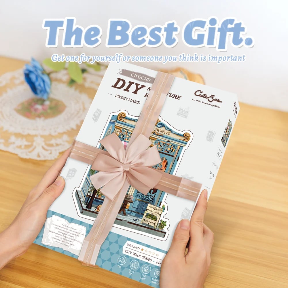 MINIATURE HOUSE - DIY- Sweet Marie - 242pc + LED Light