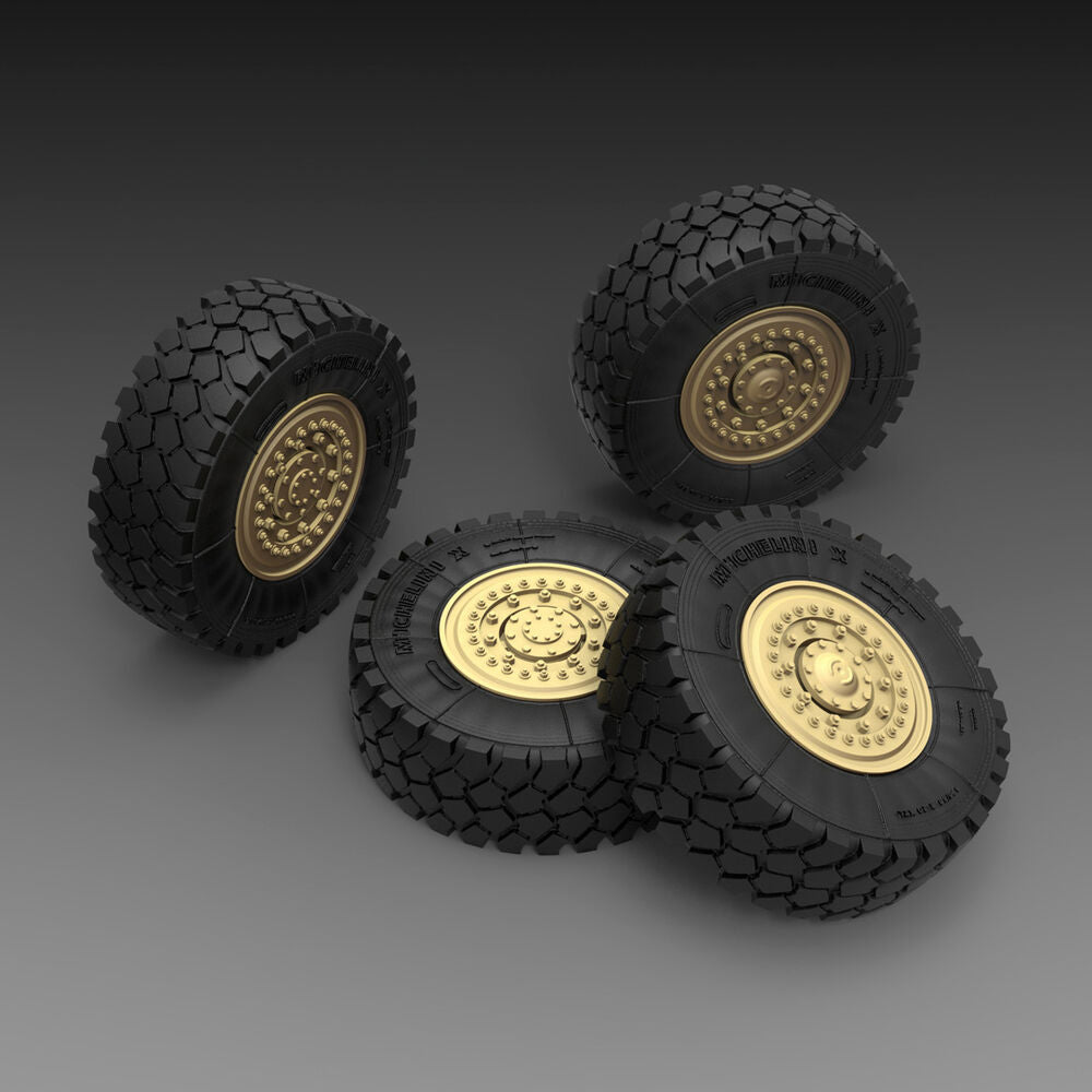 U.S. 4x4 MRAP sagged wheels