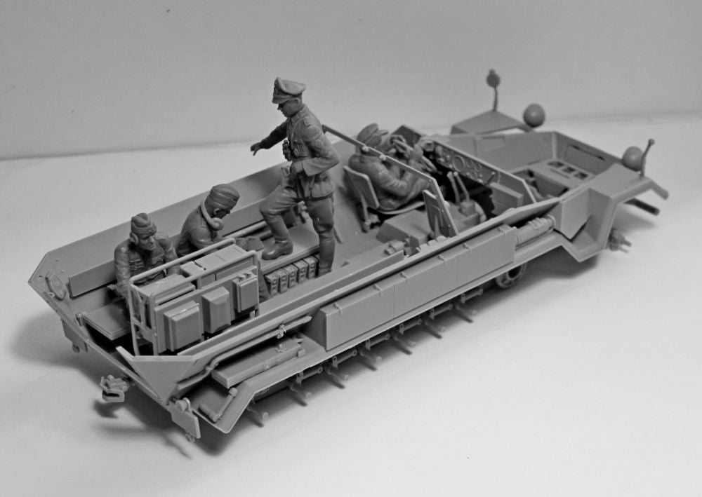 German Command Vehicle Crew (1939-1942) (4 figures)