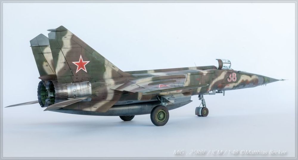 MiG-25 RBF, Soviet Reconnaissance Plane