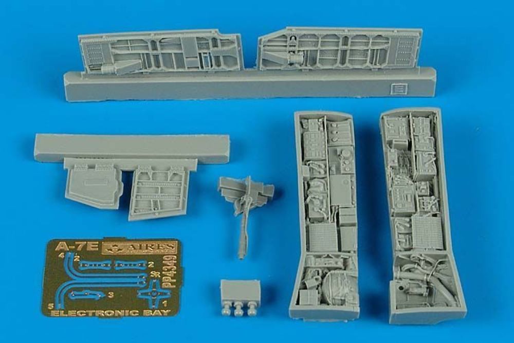 A-7E Corsair II Electronic Bay f��r Hasegawa-Bausatz