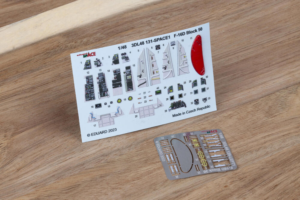 F-16D Block 50 SPACE 1/48 KINETIC