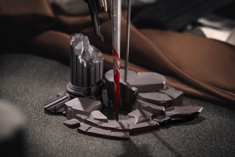 Reverse: 1999 Limepie Series PVC Statue Knight 17 cm