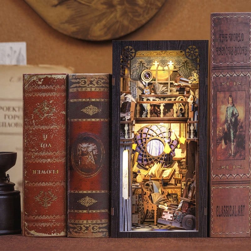 Book Nook Nebula Common Room 23 x 11 cm