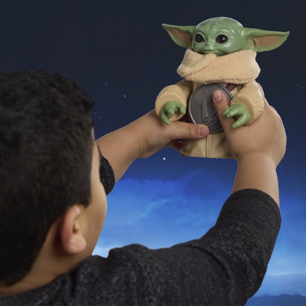 Star Wars: The Mandalorian & Grogu Electronic Action Figure Huggin' Grogu & Anzellan 17 cm