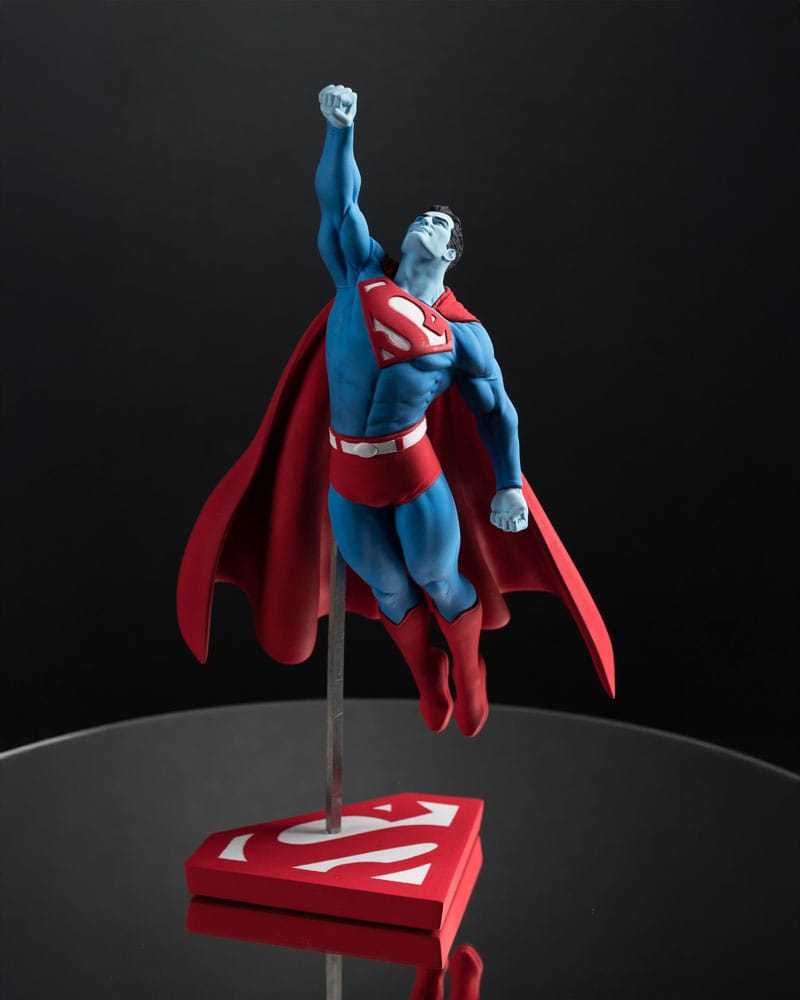 DC Direct Statue 1/10 Superman Red and Blue: Superman by Gary Frank Limited Edition 26 cm