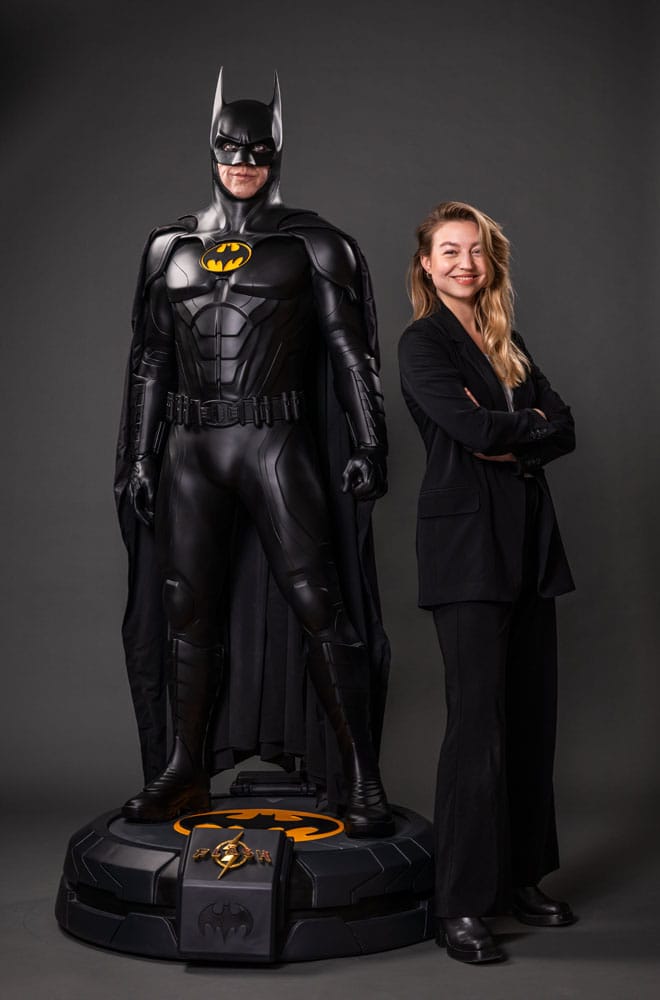 The Flash Life-Size Statue Batman Keaton 2 211 cm