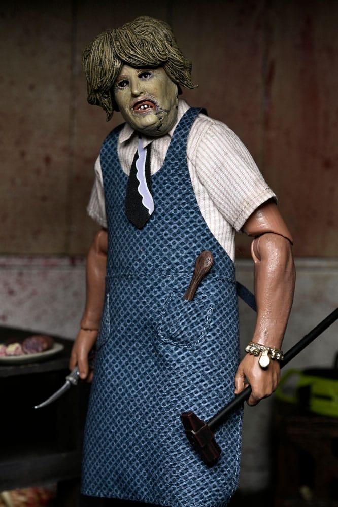 Texas Chainsaw Massacre Clothed Action Figure Leatherface with Old Lady Mask 20 cm