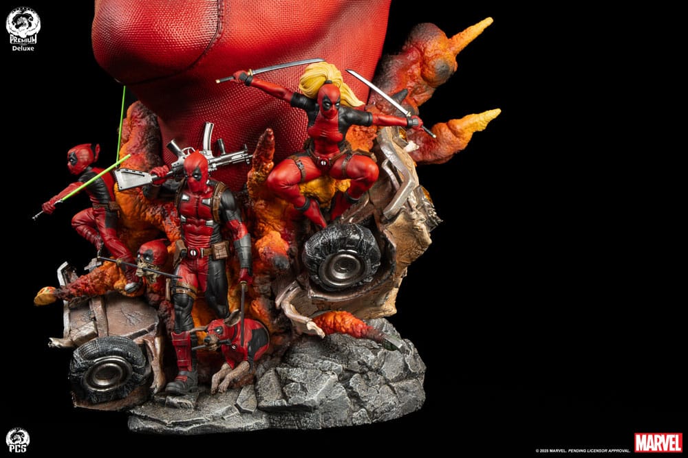 Marvel Fine Art Bust Deadpool Deluxe Edition 42 cm
