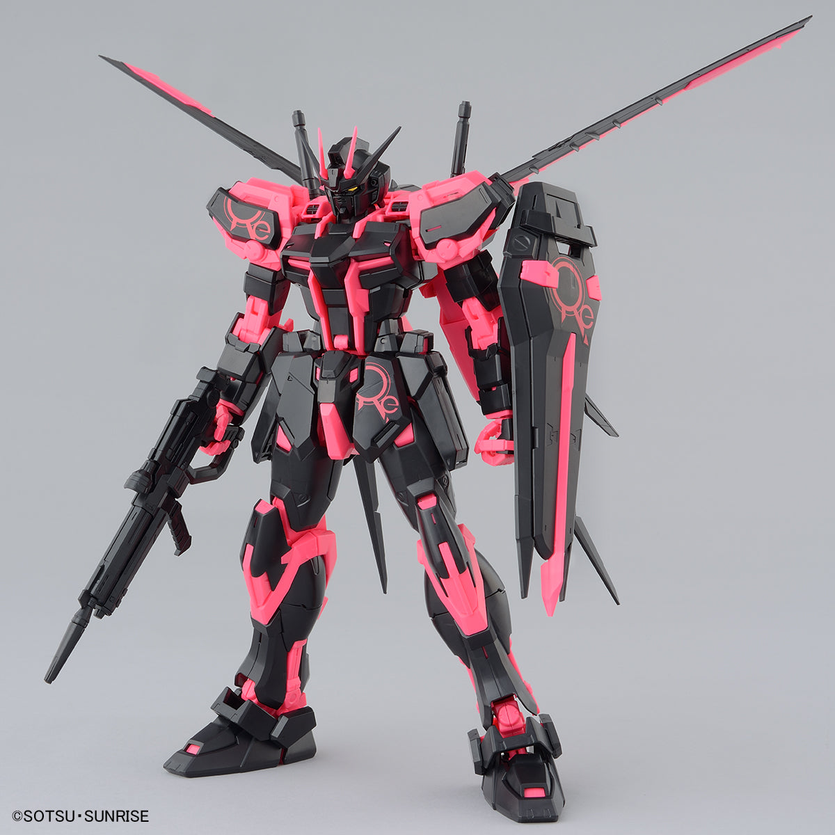 MG 1/100 Aile Strike Gundam Ver.RM [Recirculation Color/Neon Pink] *PRE-ORDER*